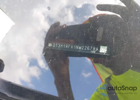 2022 Toyota Rav4 Le z USA, uszkodzony, nr VIN 2T3H1RFV1NW226784